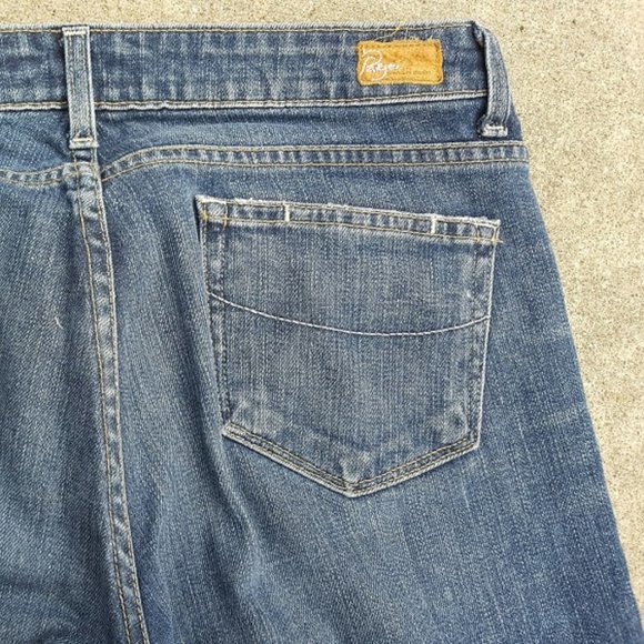 Paige Jeans "Robertson" Flare Leg & Low Rise Denim, Style 0181-0001 Size 29 - Picture 8 of 9